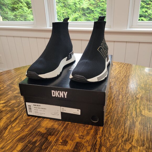 DKNY Women's Nona Pull-On Logo Sock Sneakers. 6.5. Black. - Picture 6 of 16